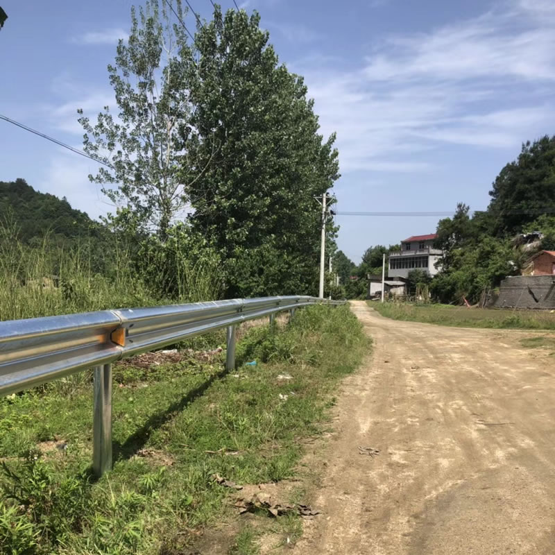 福建漳州國道縣道防撞護欄板/鍍鋅噴塑波形護欄廠家