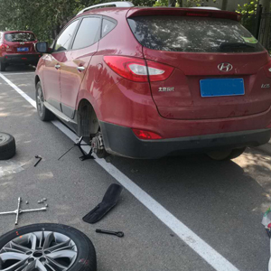 汽車換胎 汽車救援