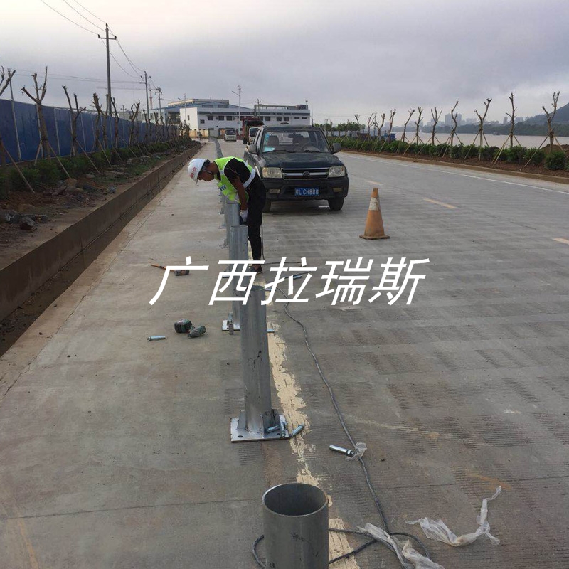 廣東波形護(hù)欄價格 公路護(hù)欄廠家直銷【支持定做帶安裝】