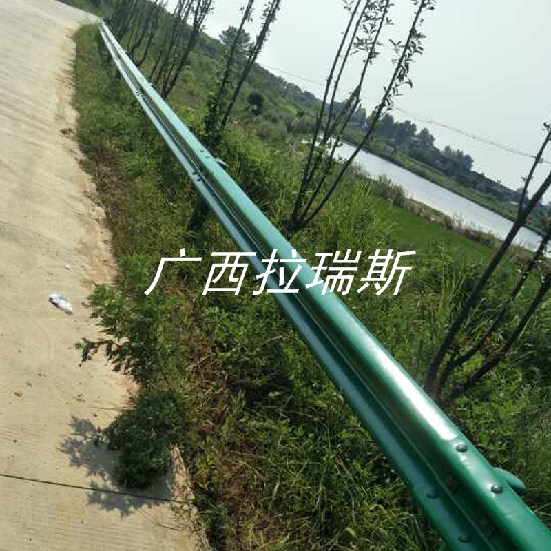 云南高速公路護(hù)欄 波形護(hù)欄廠家今日批發(fā)價格