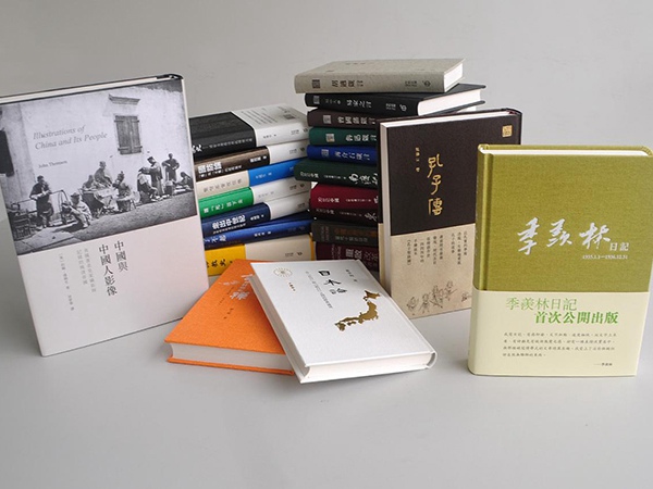 廠家直銷精裝書   創(chuàng)意精裝書定做  精裝書定制